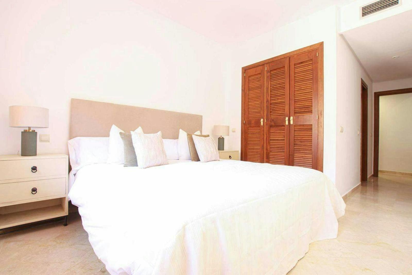 Apartamento Piso 4 Hab. - Elviria Playa Marbella Exterior foto